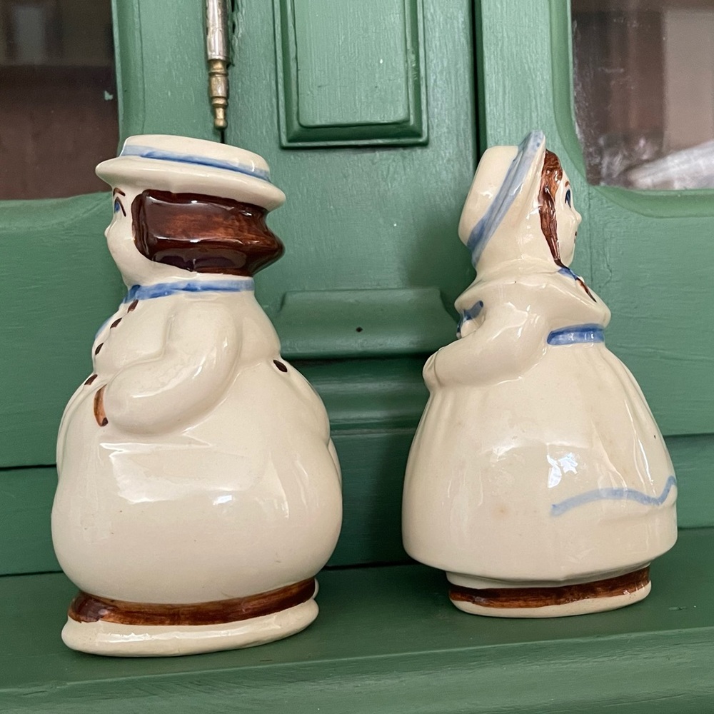 Shawnee Dutch boy and girl salt and pepper shakers - Picture 2 of 5